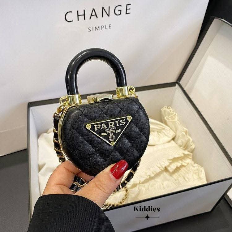 Mini Black Clutch looks elegant & stylish.