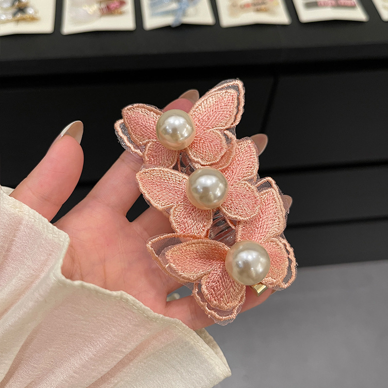 Butterfly twist clip