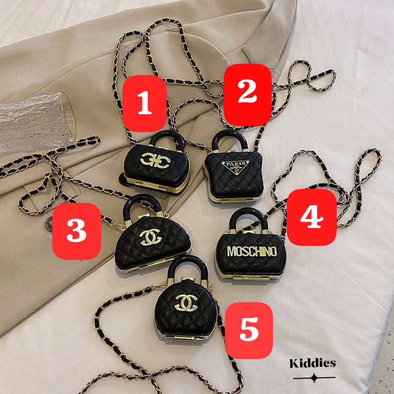 Mini Black Clutch looks elegant & stylish.